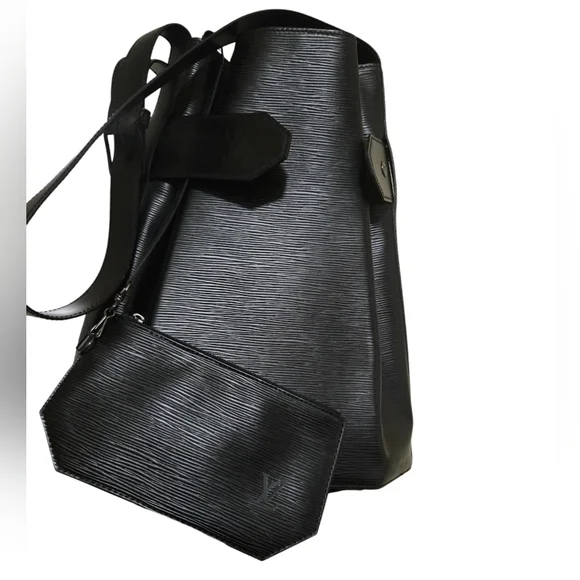 $2000 Authentic LOUIS VUITTON Epi Sac D'Epaule in Black. - Picture 3 of 17